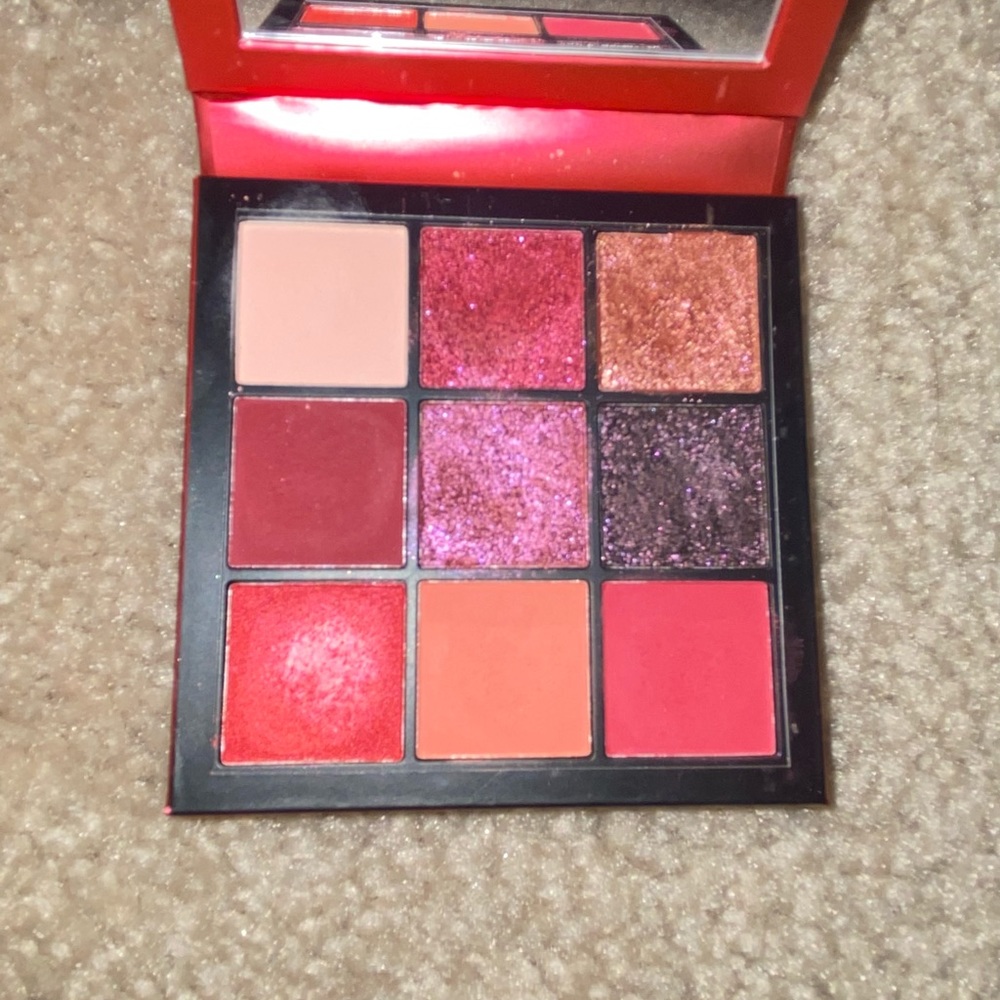 Huda beauty ruby obessions